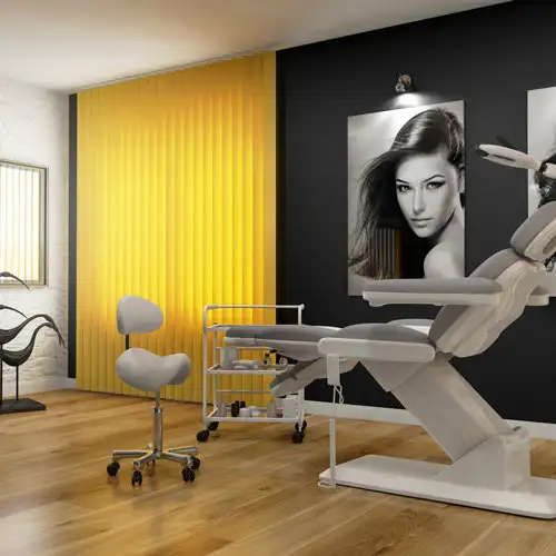 Taboret FEMME,
Fotel kosmetyczny VITRA,
Poczekalnia WERSAL,
Lampa lupa DELUX LED,
Pomocnik kosmetyczny ELENA